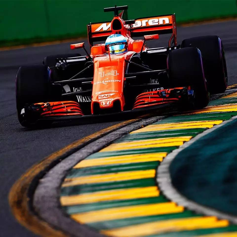 关于迈凯伦完胜梅赛德斯，阿隆索扛起全队的信息